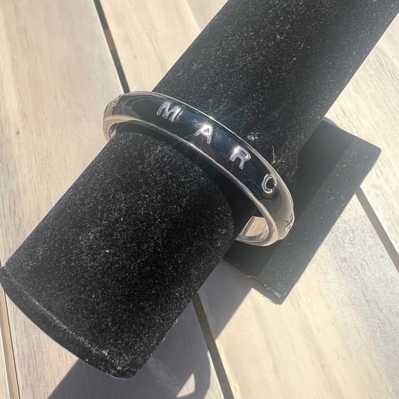 Marc by Marc Jacobs Metal Bracelet. 2,5 inches in diameter. - Picture 3 of 8